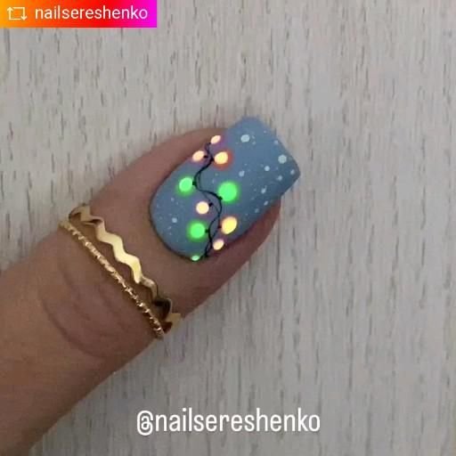 25 Glam 3D Christmas Nails to Get You in the Holiday Spirit! - 10. Simple Christmas Lights 1