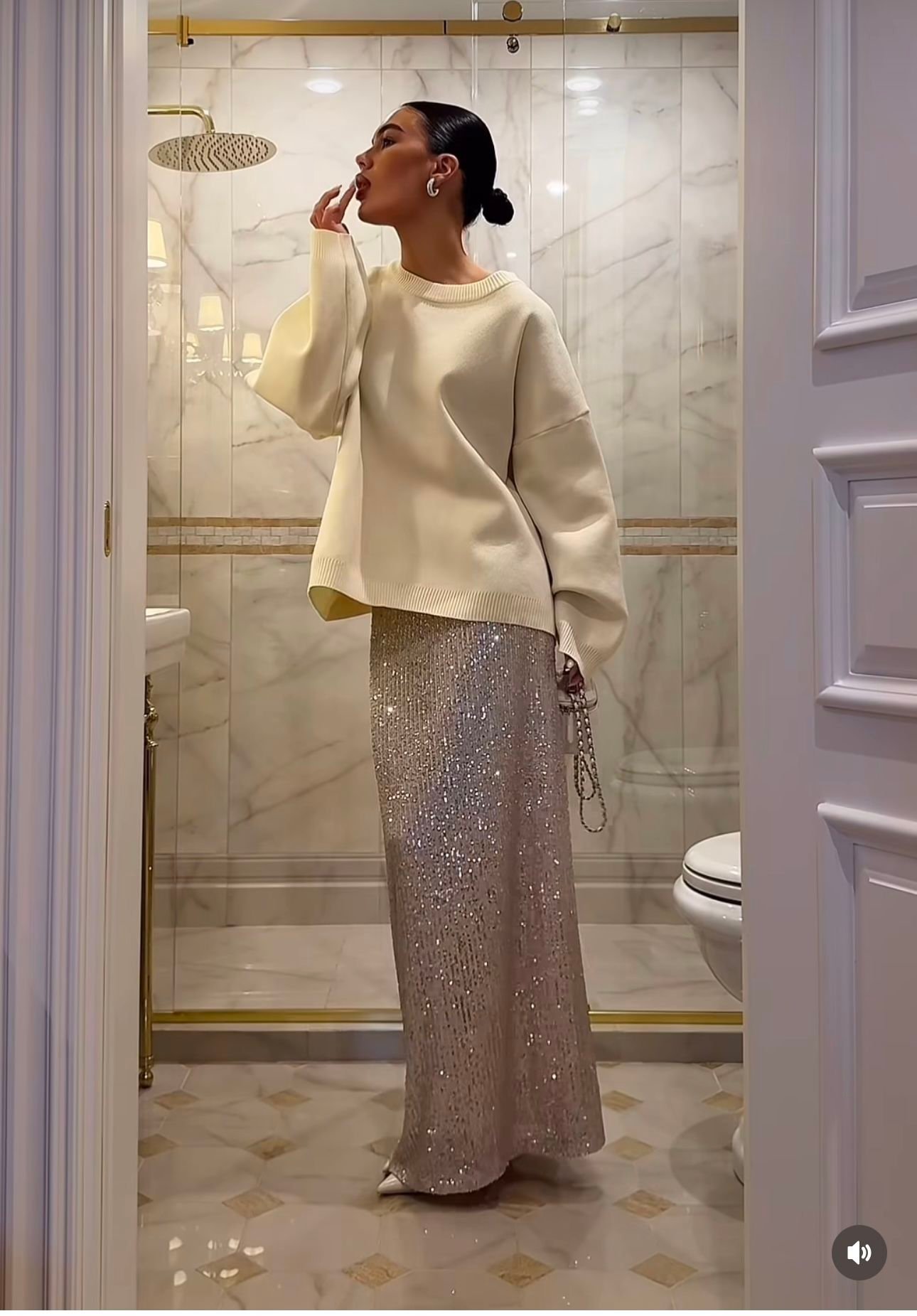 The Ultimate Guide: How to Dress Like a Fashion Pro This Christmas - 1. Sparkly Sequins Galore 1